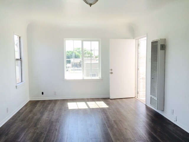 Building Photo - 1429 W 64th St