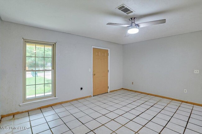 Building Photo - 757 Sandy Ln