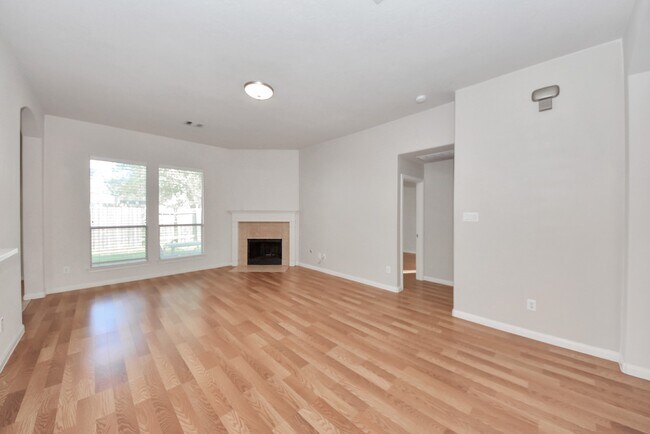 Building Photo - 8719 Sailing Dr