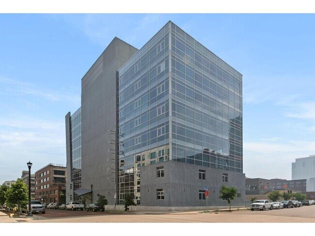 Building Photo - 345 N 6th Ave
