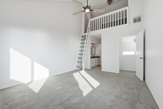 Building Photo - 7 Marina Cove Dr