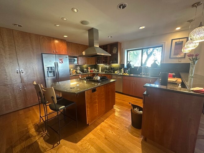 Building Photo - 304 Twin Peaks Blvd