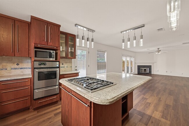 Building Photo - 15910 Clayton Bend Dr