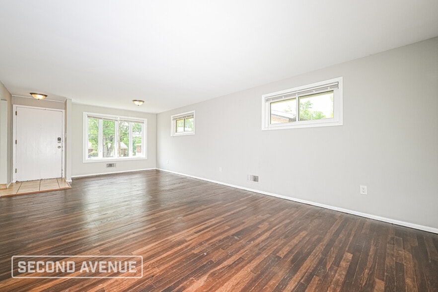 Building Photo - 642 Garden City Dr