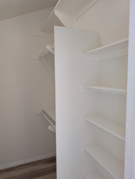 Building Photo - 253 Donax Ave