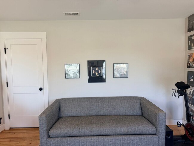 Building Photo - Beautiful Modern 3 Bedroom Church Hill Home