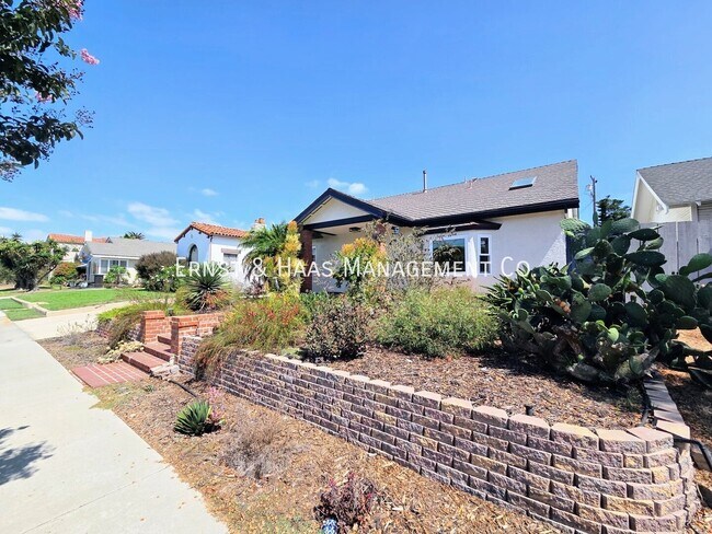 Building Photo - 242 Ximeno Ave