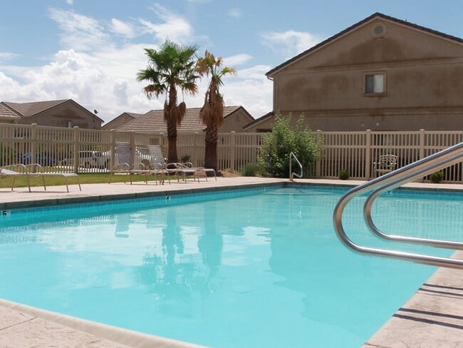 Building Photo - Skyhawk Townhome