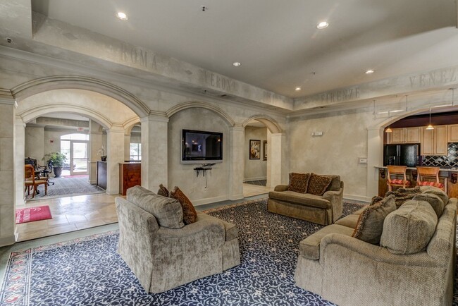 Building Photo - Brookhaven Condo