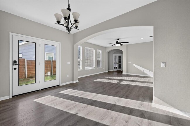 Building Photo - 5800 Baythorne Dr