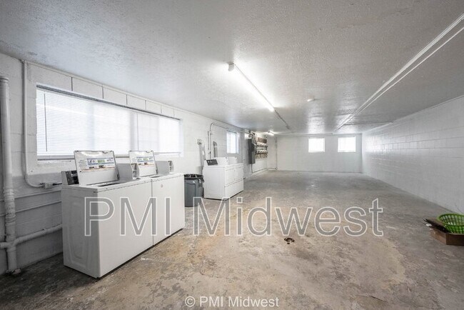 Building Photo - 6260 E 11th St