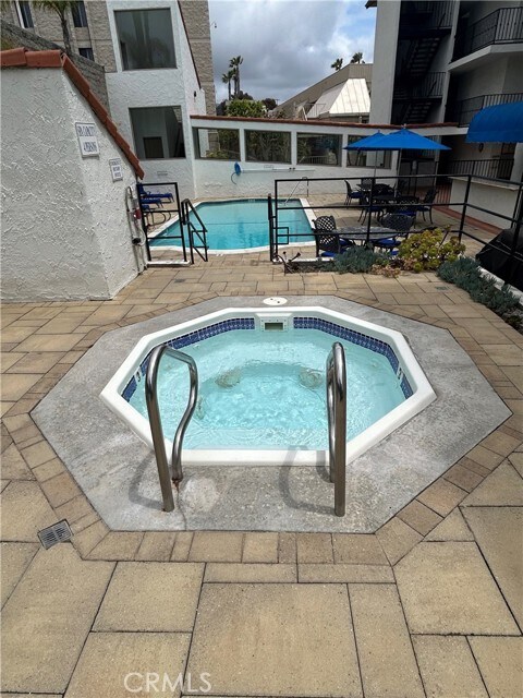 Building Photo - 411 Avenida Granada