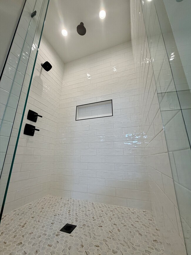 Building Photo - 204 Crest Ridge Ct
