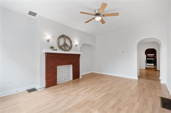 Building Photo - Modern Apartment - South Side Flats