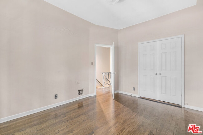 Building Photo - 6053 Scenic Ave