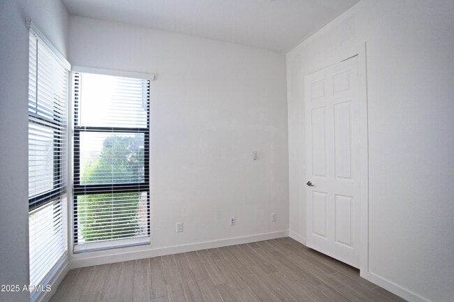 Building Photo - 9414 S 7th Pl