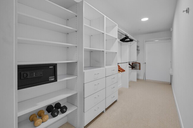 Building Photo - 855 Croft Ave