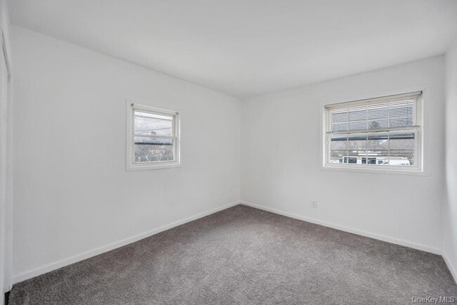 Building Photo - 1550 Montauk Hwy