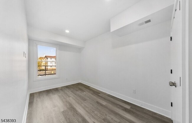 Building Photo - 1119 Hampton Pl