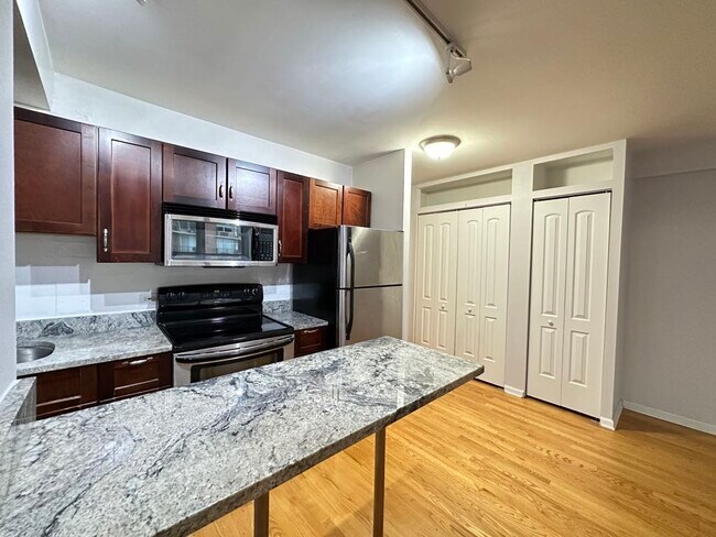 Building Photo - 4180 N Marine Dr