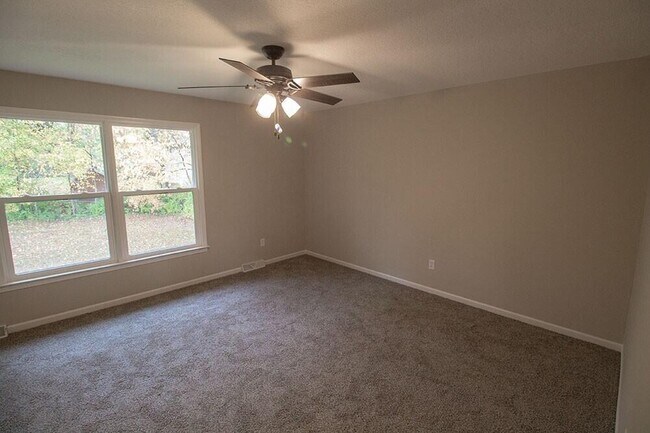 Building Photo - 1909 Newton Dr