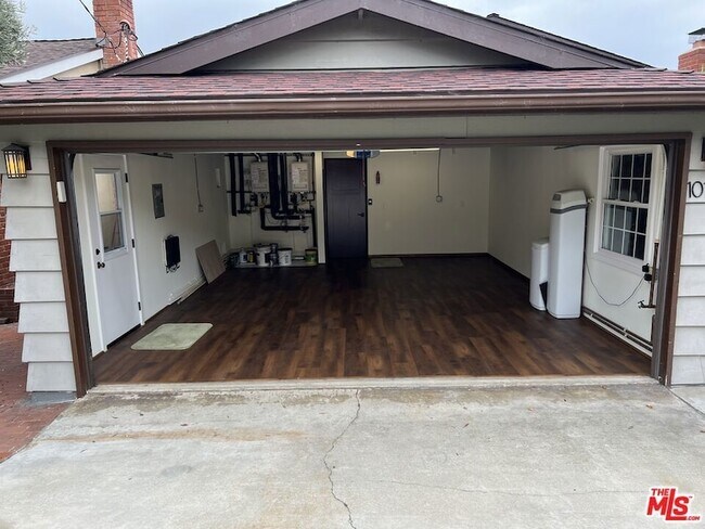 Building Photo - 1019 Camino Real