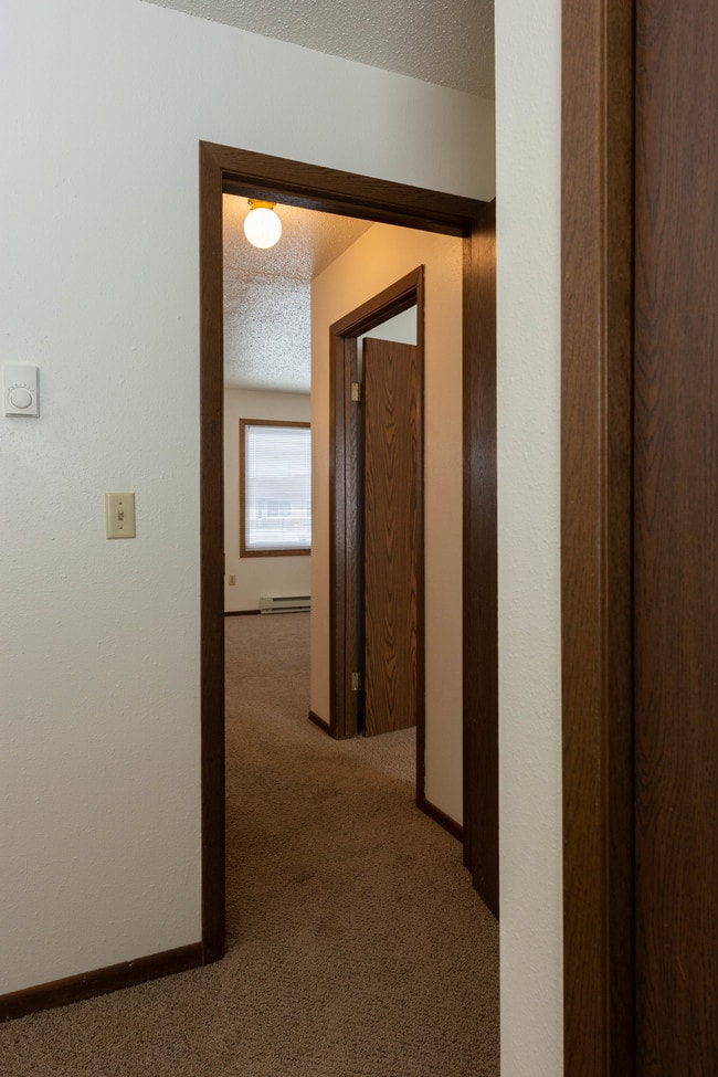 Building Photo - Pleasant Valley Apartments