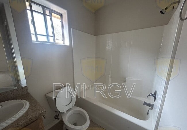 Building Photo - 3802 S Radisson Ave