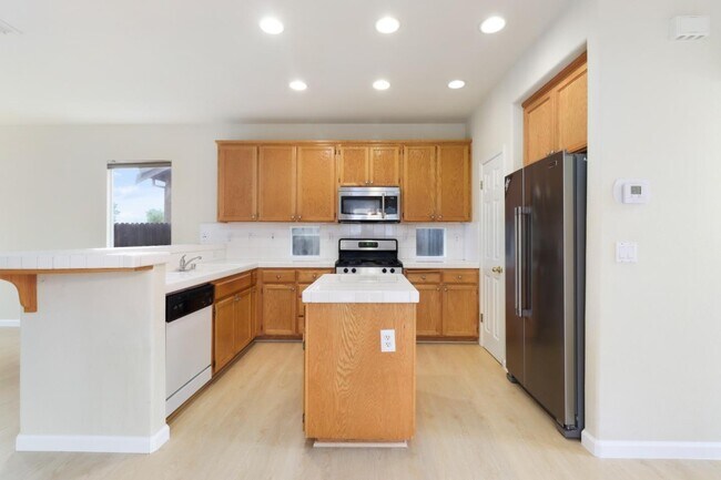 Building Photo - AVAILABLE NOW: HOME IN THE WESTERN EDGE OF...