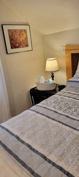 Building Photo - 1055 NE Grandview Dr