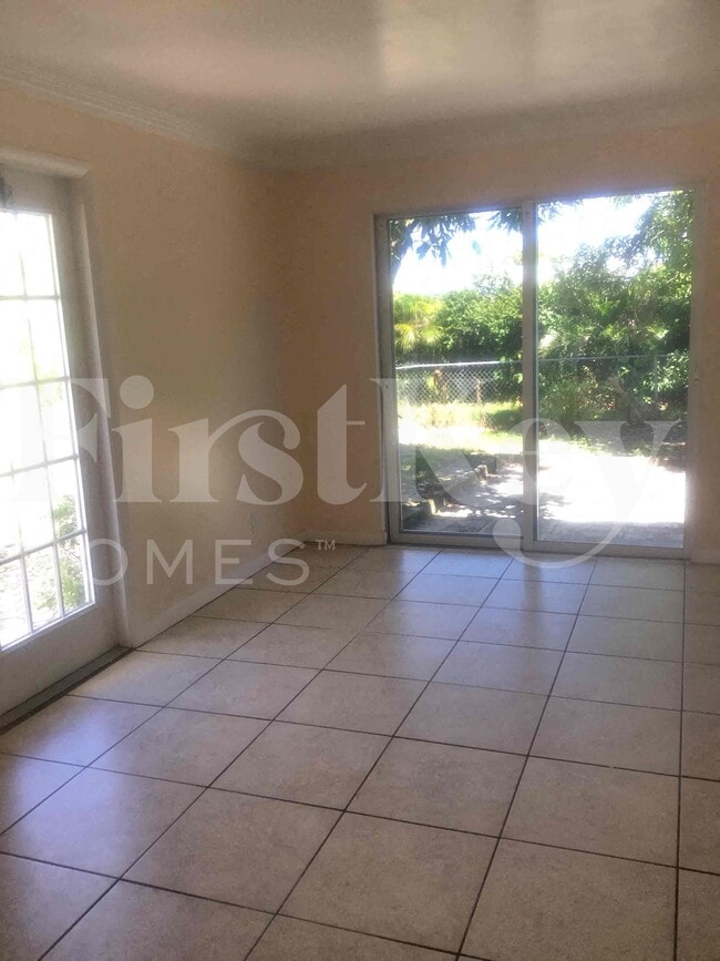 Building Photo - 1443 7th St