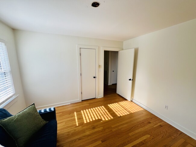 Building Photo - 1813 Alpine Dr