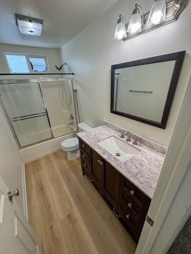 Building Photo - 4 Bedroom home available for Lease in Cent...