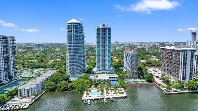 Building Photo - 2101 Brickell Ave