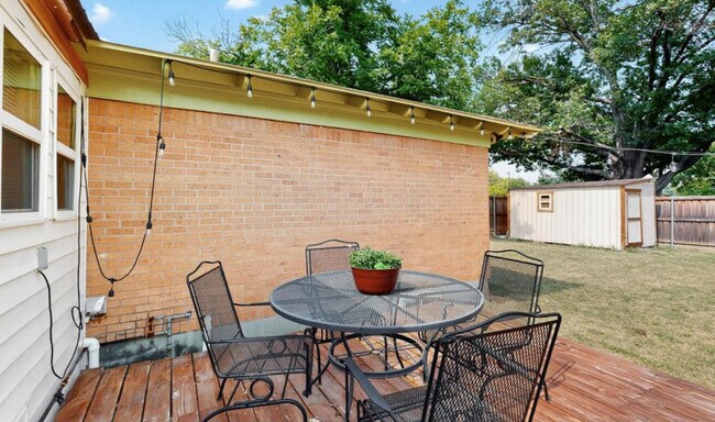 Building Photo - 1900 Hilltop Dr