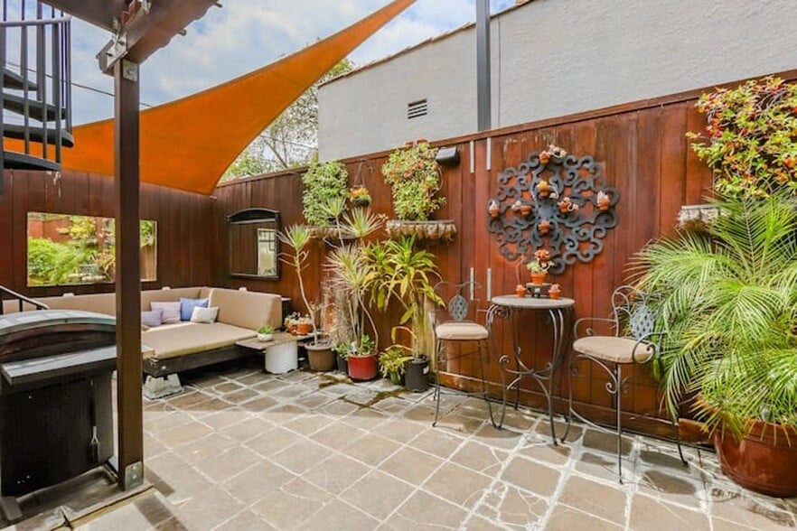 Building Photo - 1203 S Rimpau Blvd