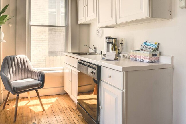 Interior Photo - 1309 Cass