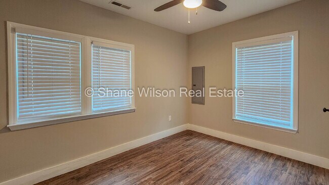 Building Photo - Cute little 2 BR / 1 BA up for lease!