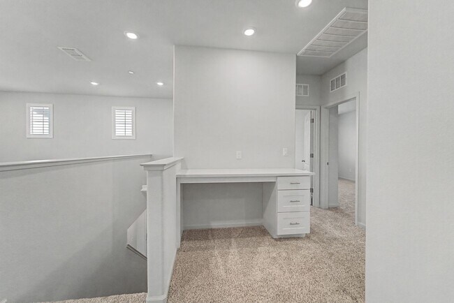 Building Photo - Big 3 bedroom 3 bath in Plumas Lake