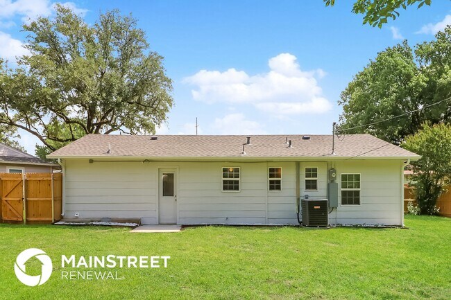 Building Photo - 408 E Inwood Dr