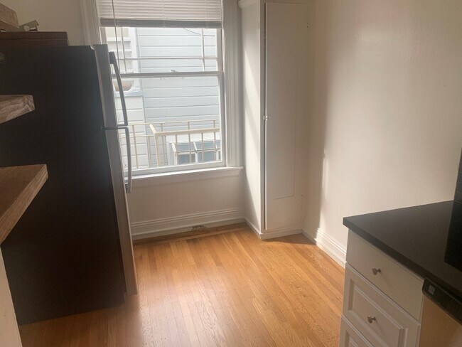 Kitchen Eat-in area - 2300 Francisco St