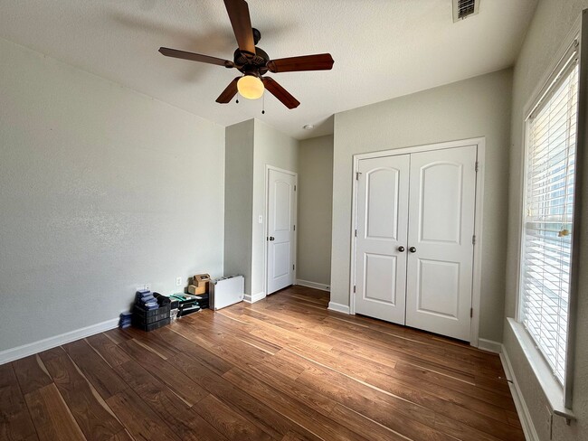 Building Photo - Modern living in the heart of Greenbrier - 4 BR home with open layout