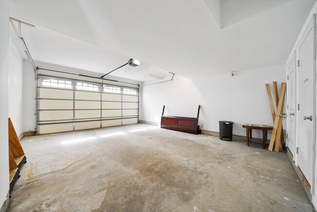 Building Photo - 829 S La Grange Rd-B