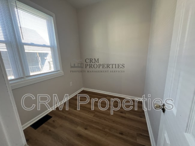 Building Photo - 1329 N Wabash Ave