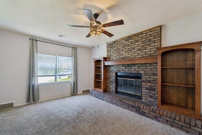 Building Photo - 3401 E Noble Dr