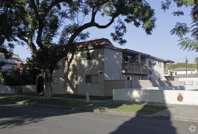Building Photo - 815 N Lacy St