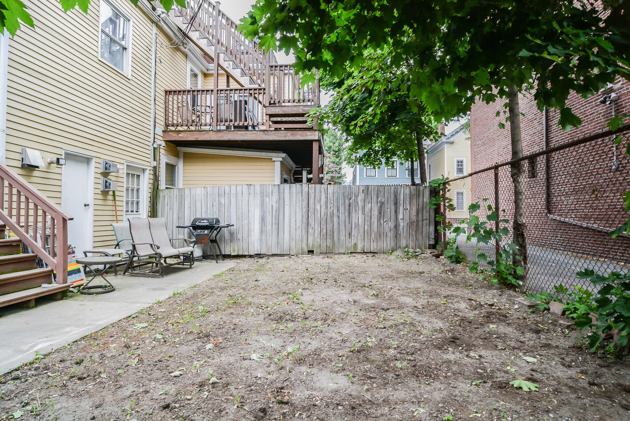 Building Photo - 546 E 8th St