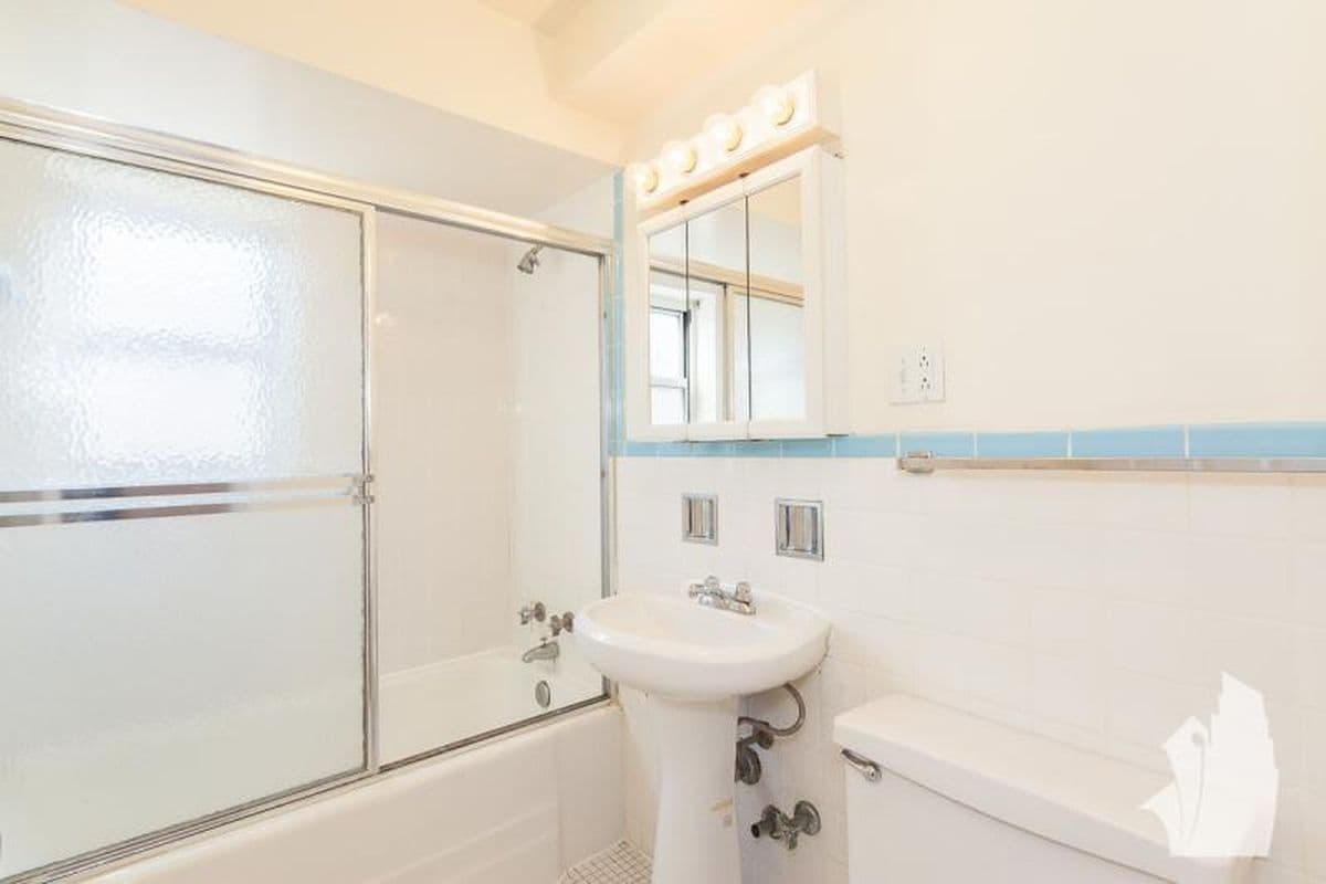 Building Photo - 6401 N Sheridan Rd