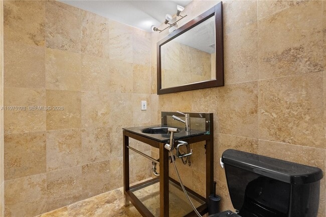 Building Photo - 7601 E Treasure Dr