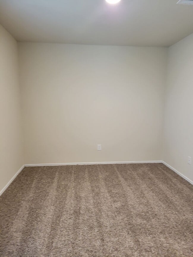 Building Photo - BEAUTIFUL YOWELL RANCH HOME!